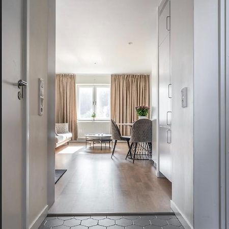Central Apartment 5Min Drive To The Airport. Stockholm Exteriör bild