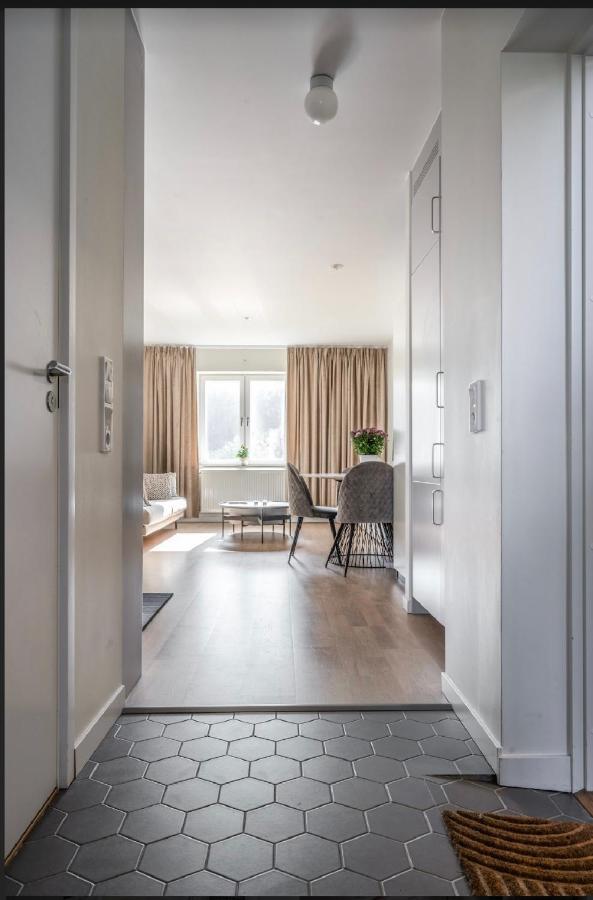 Central Apartment 5Min Drive To The Airport. Stockholm Exteriör bild
